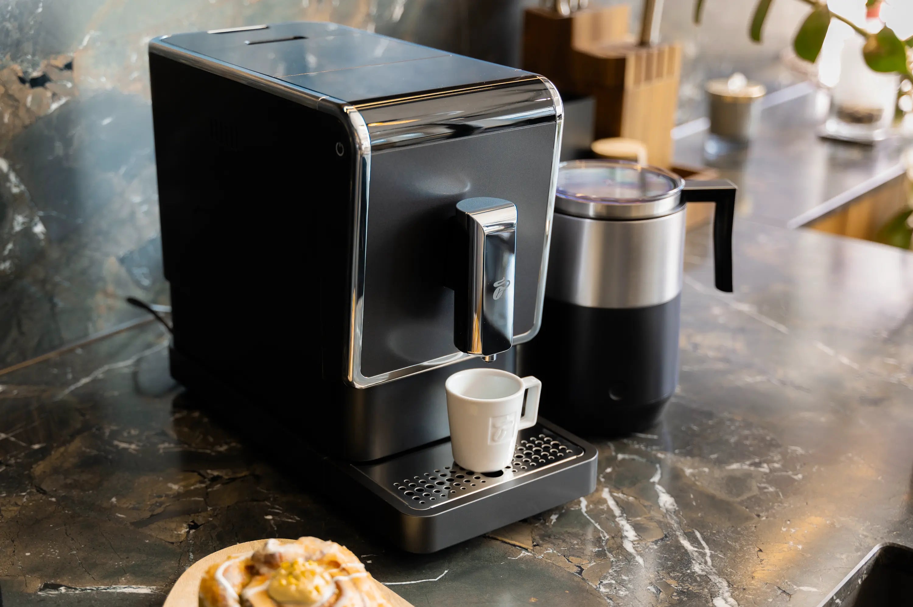 Induction milk frother